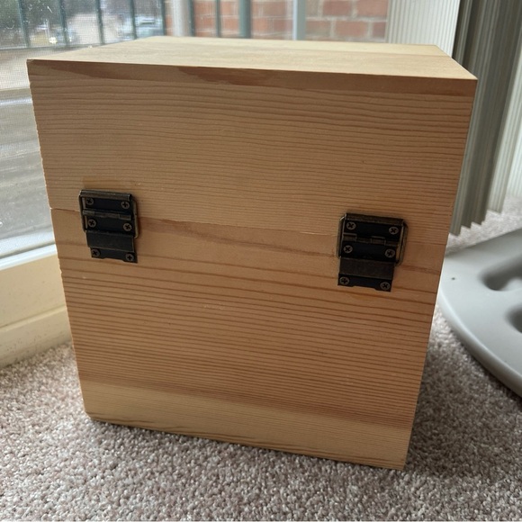 DoTerra Wooden Storage Box Holds 39 Oils and 14 Roller Case for Oil - Picture 6 of 14